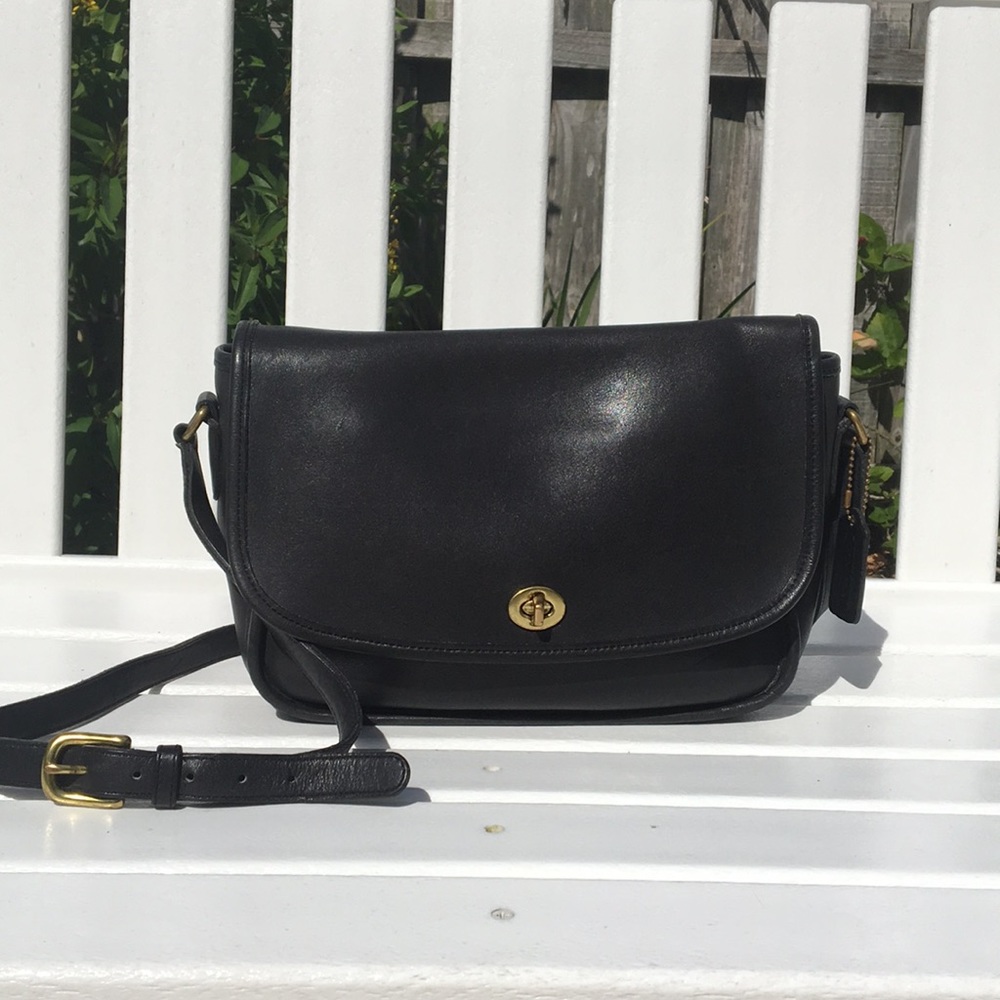 Vintage Coach black leather shoulder strap purse